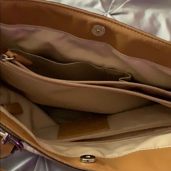 💜 COACH purse!! Gently used! Look at all the pictures. - Picture 3 of 4